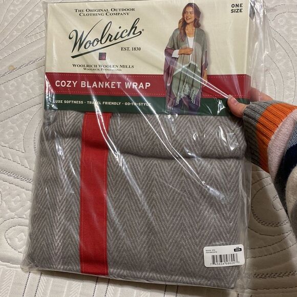 Woolrich textured plaid cozy blanket wrap with fringe trim - Picture 3 of 7